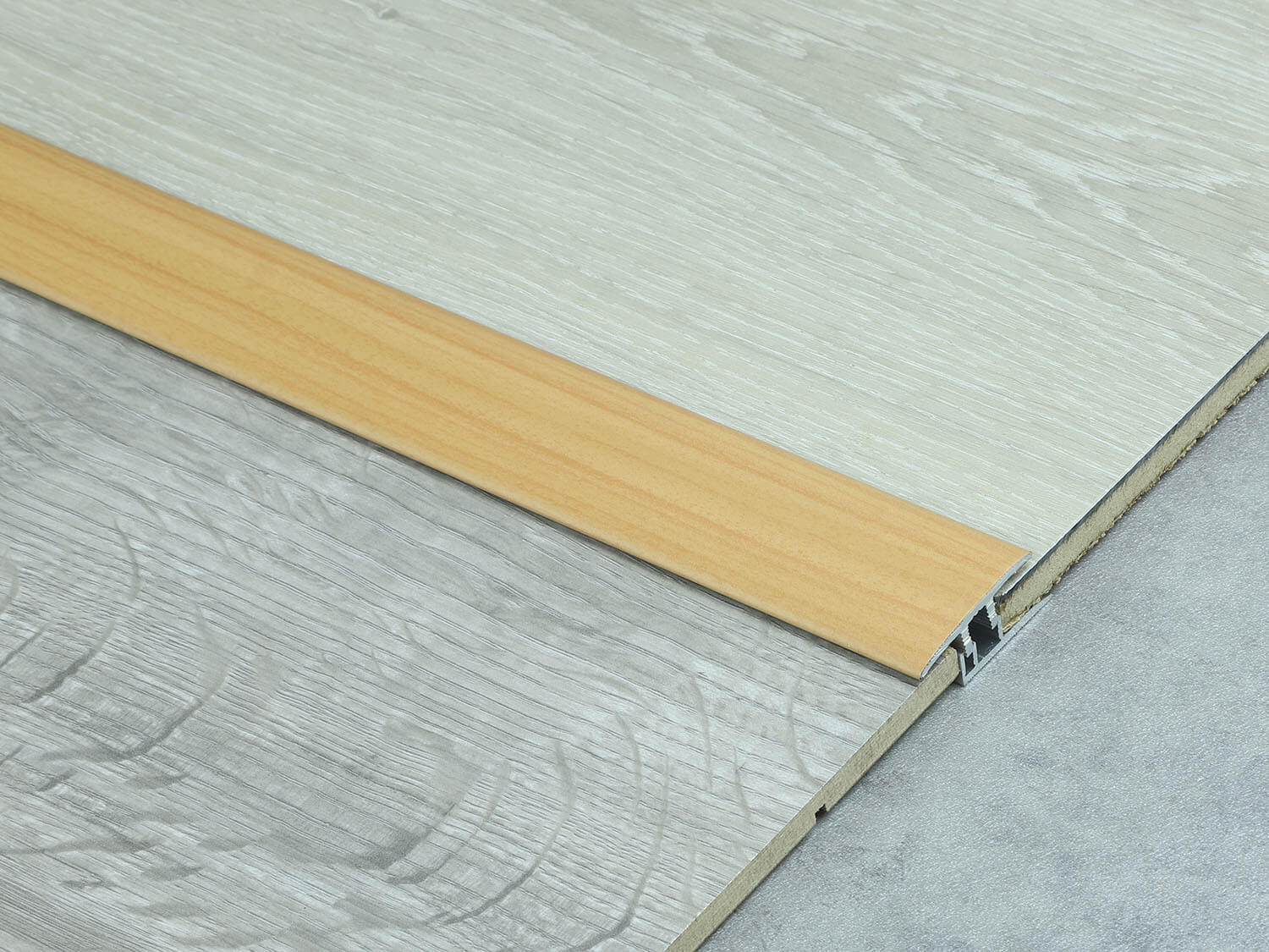 588L H90 Třešeň Küberit 06188900-05