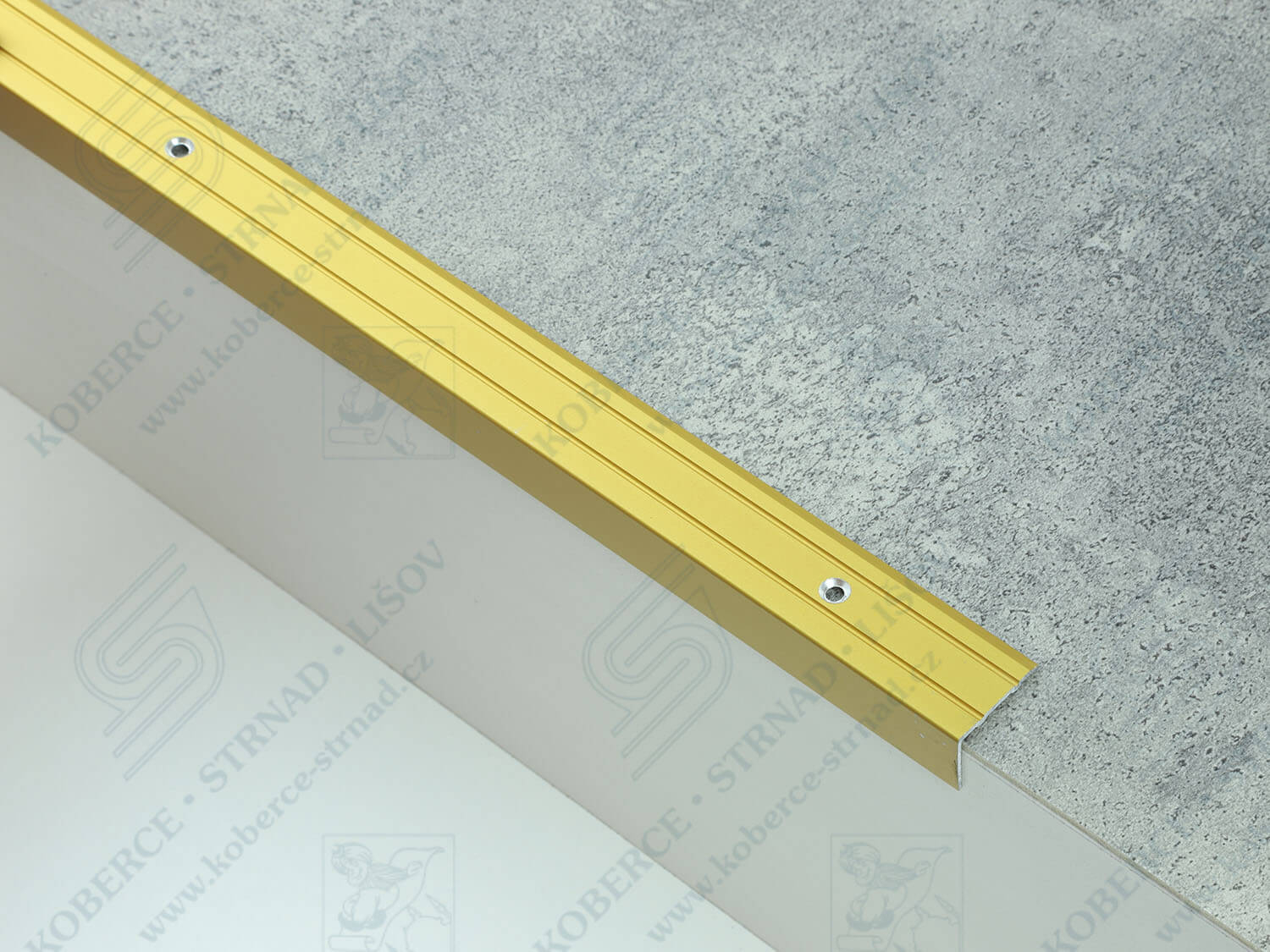 Schodová hrana 24,5x18 mm zlatá vrtaná