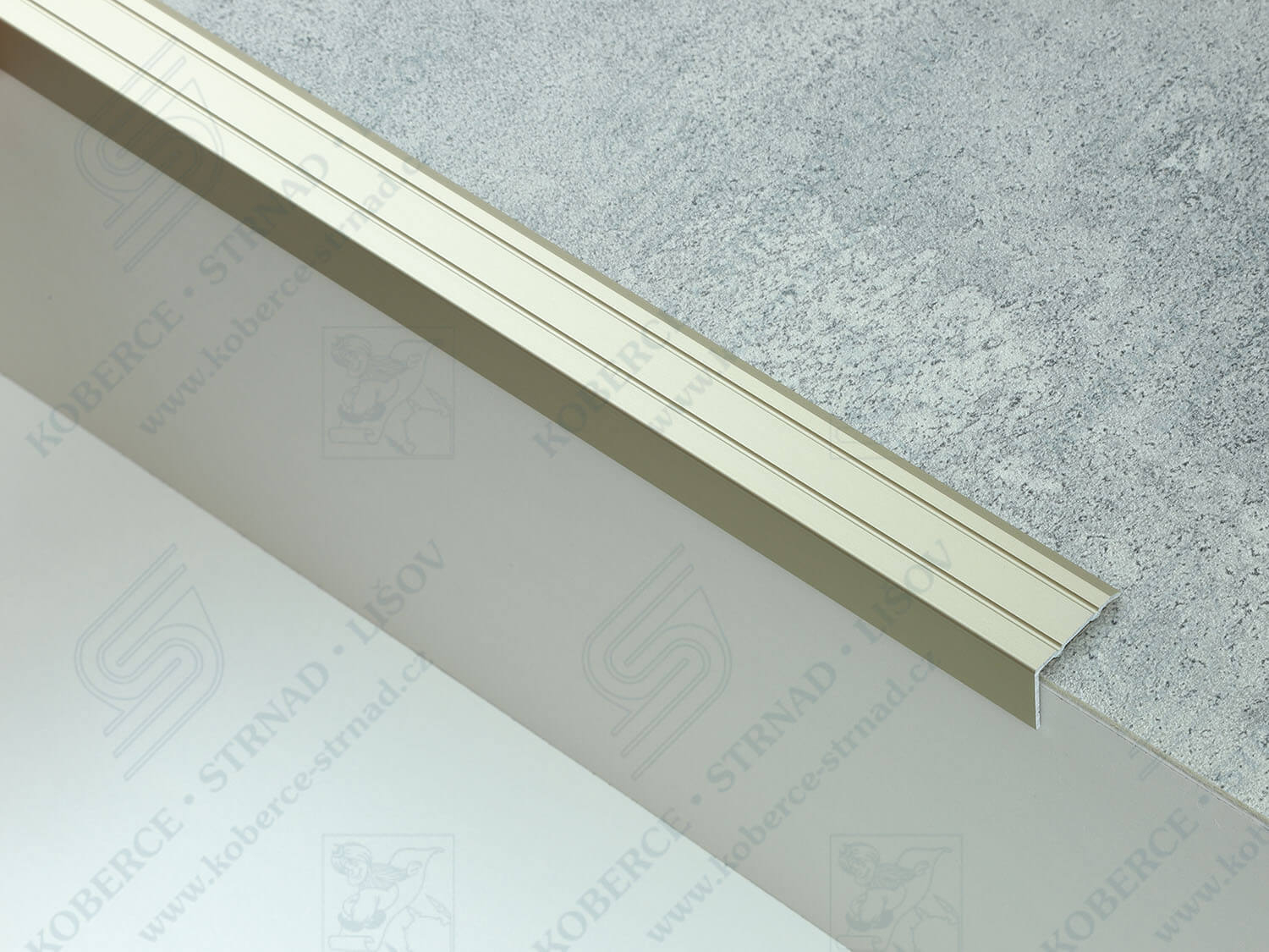 Schodová hrana 24,5x18 mm světlý bronz samolepicí