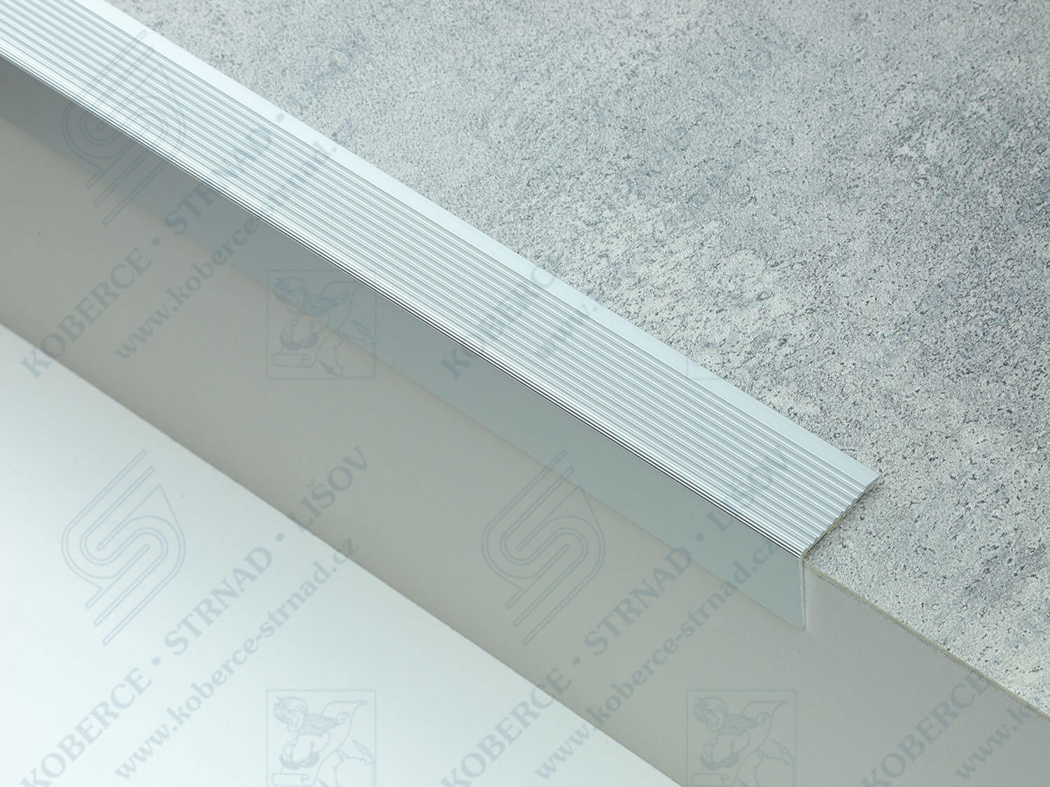 Schodová hrana 30x30 mm stříbrná samolepicí