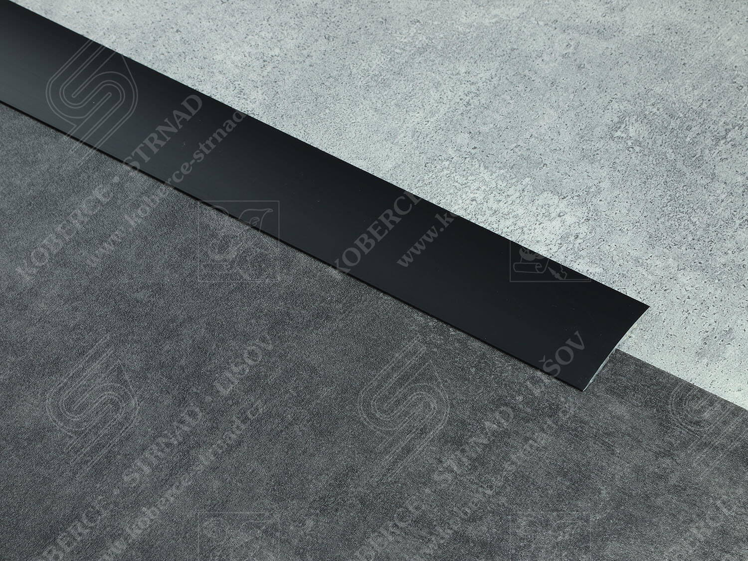 Oblouk 60 mm tmavý bronz samolepící zátěžová přechodová lišta