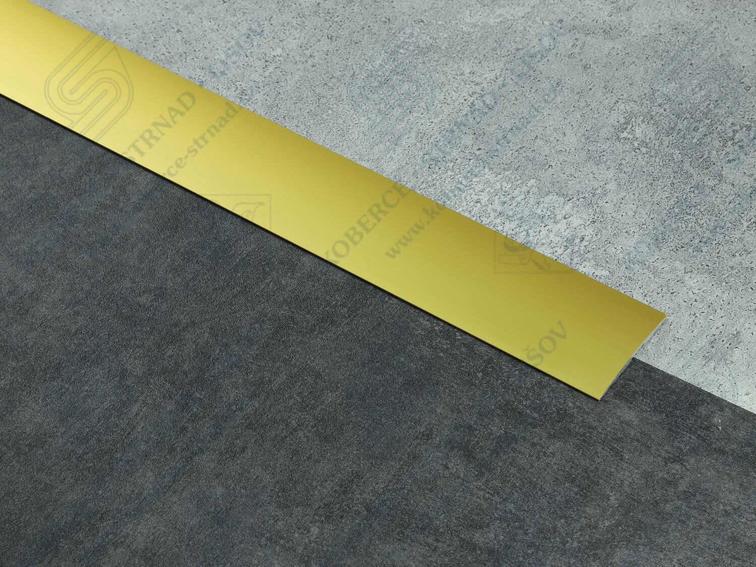 Oblouk 60 mm zlatý samolepící zátěžová přechodová lišta