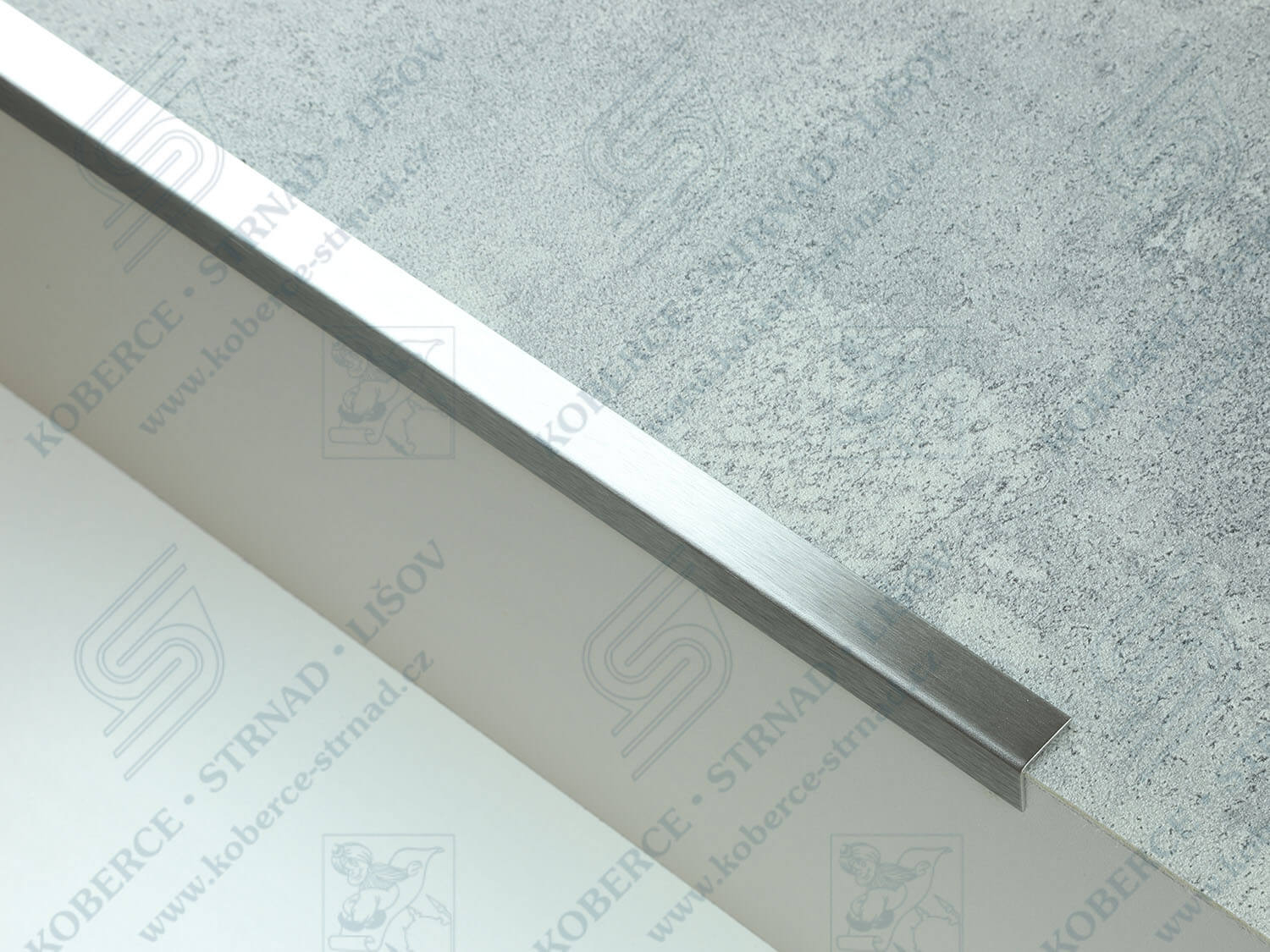 Nerezová hrana 15x15 mm matná broušená ocel