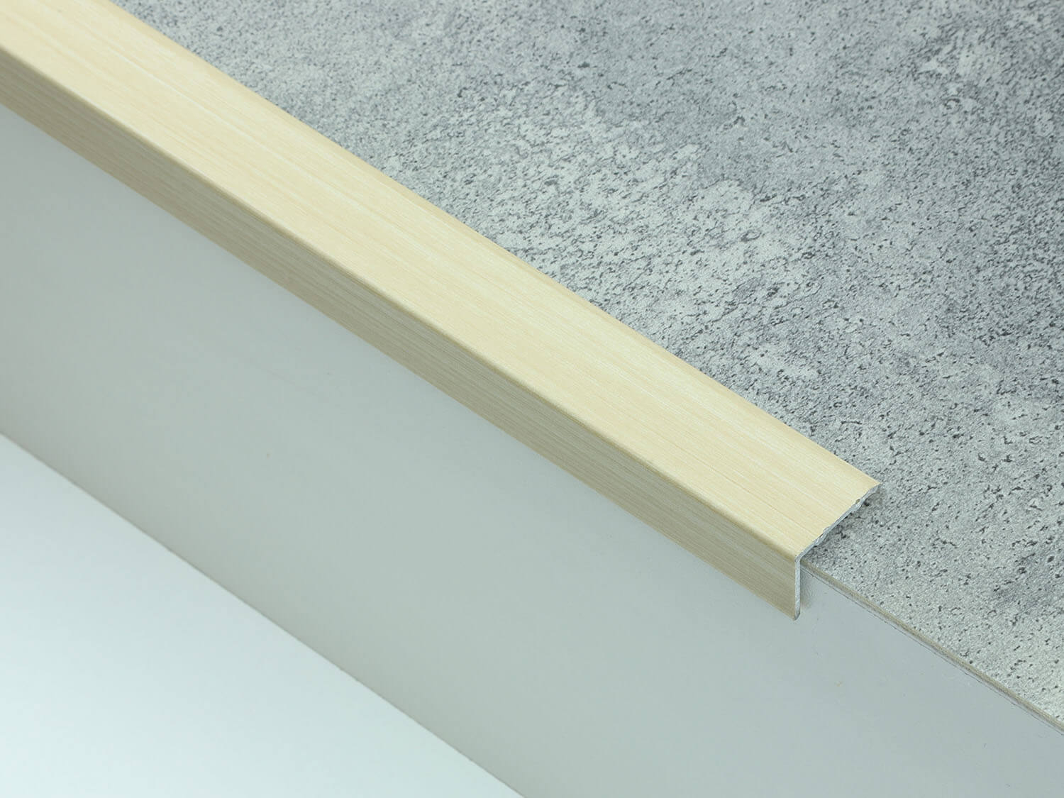 Schodová hrana 24,5x18 mm javor samolepicí 38512-7