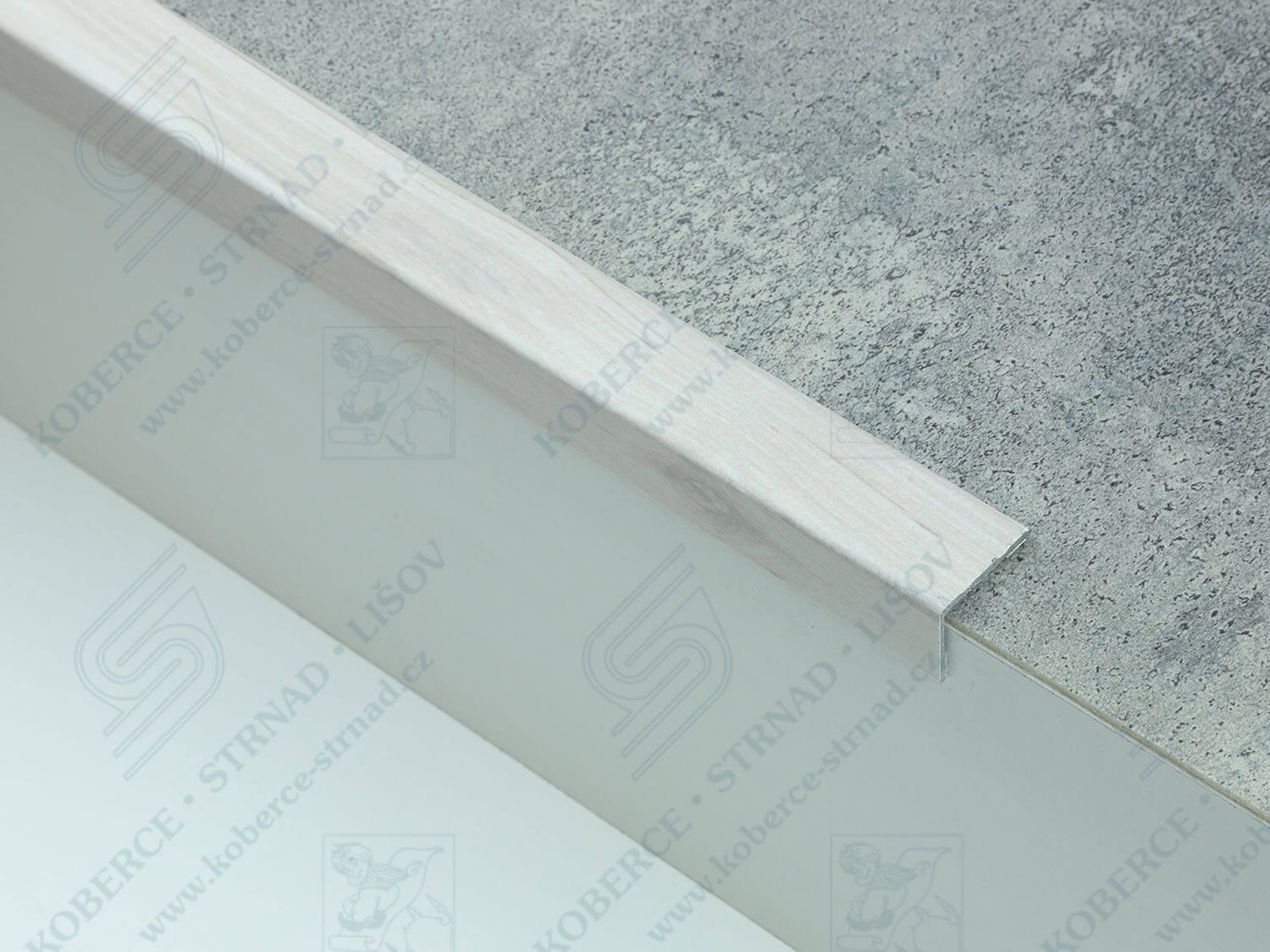 Schodová hrana 24,5x20 mm H64 dub krémový