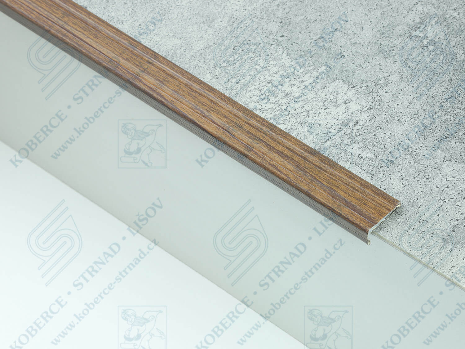 Schodová hrana 24,5x10 mm H81 ořech