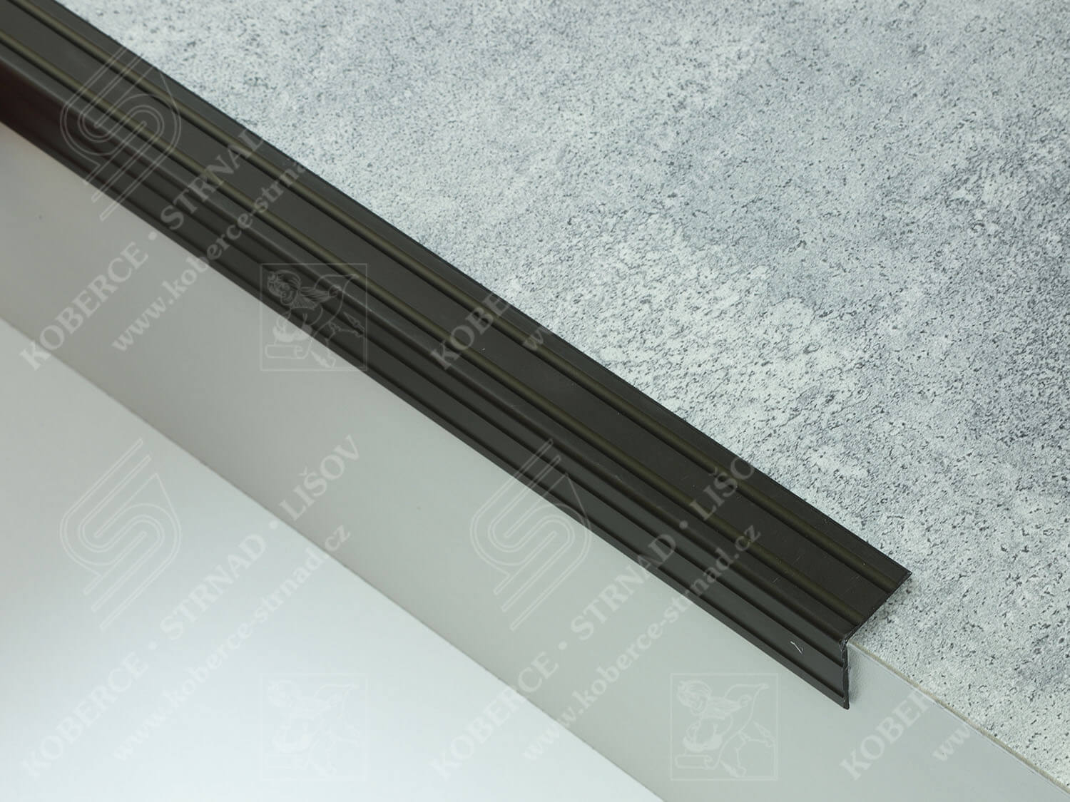 Schodová hrana 30x24,5 mm tmavý bronz Küberit oboustranná