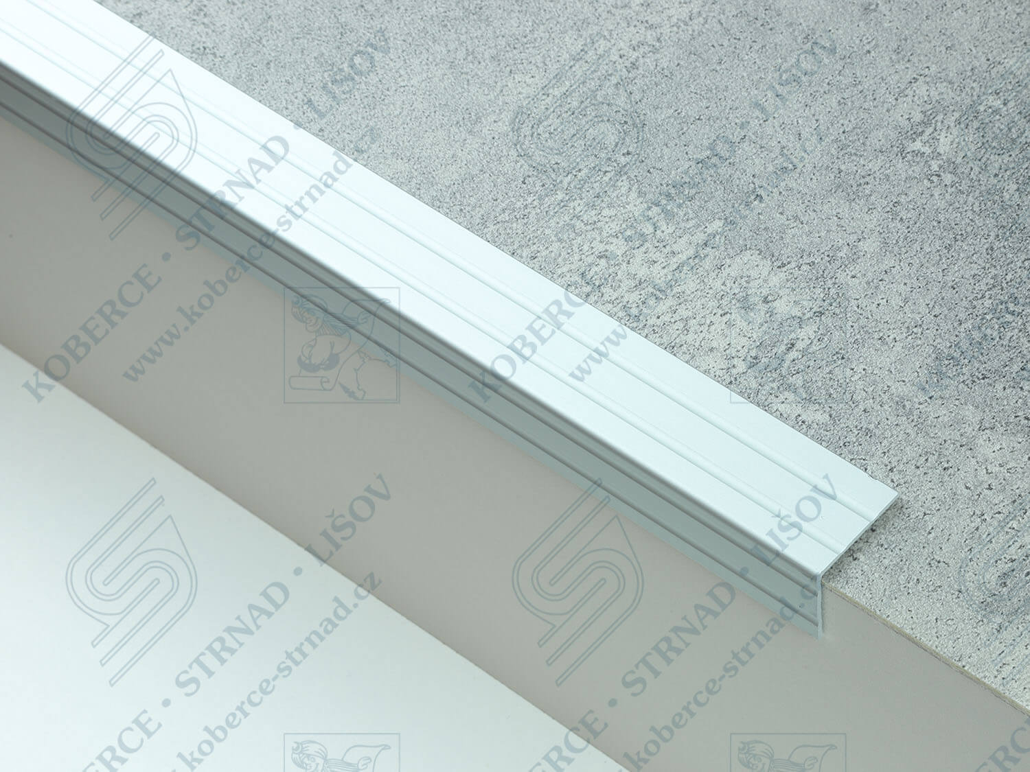 Schodová hrana 30x24,5 mm stříbrná oboustranná