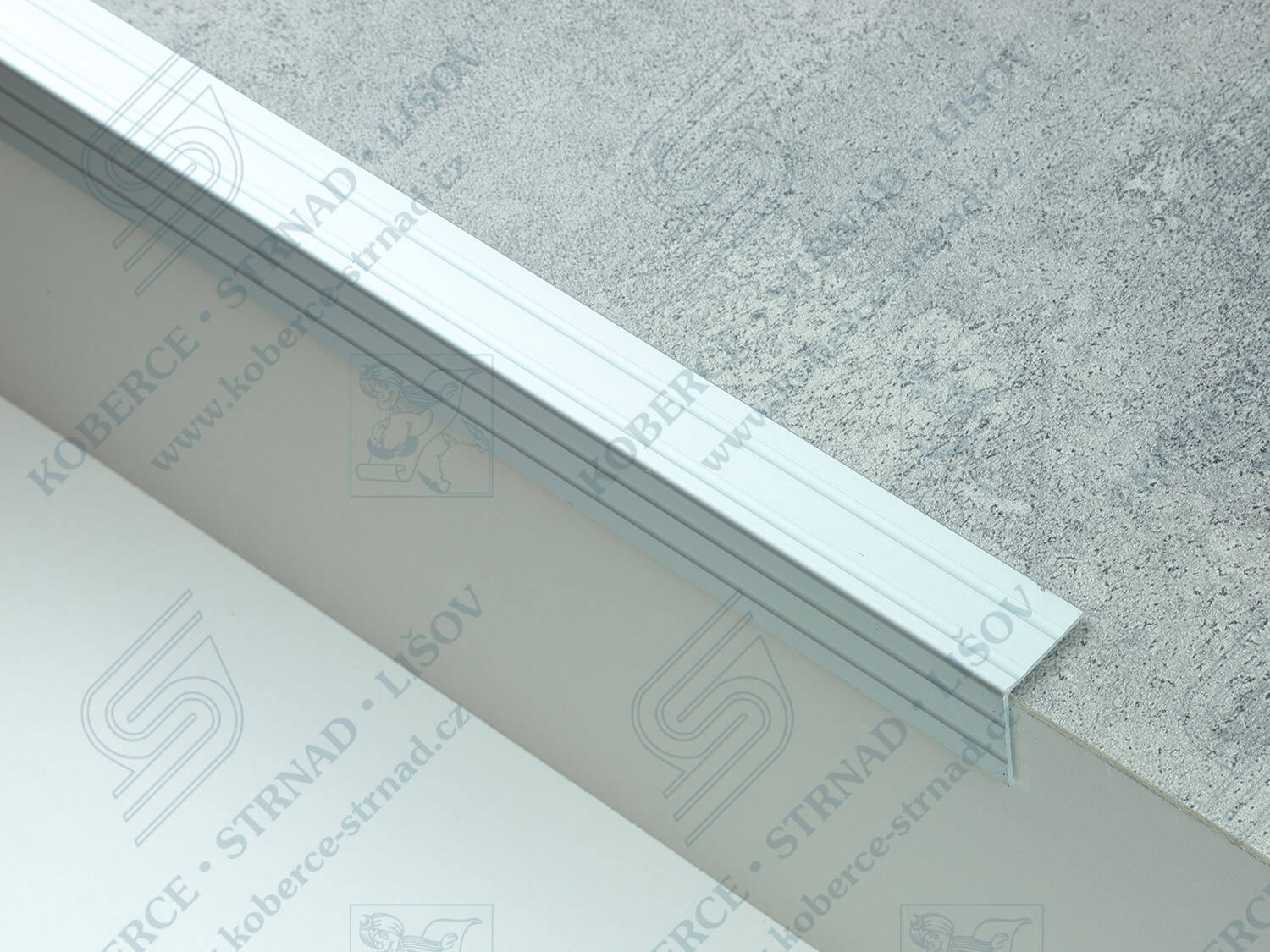 Schodová hrana 30x24,5 mm stříbrná oboustranná