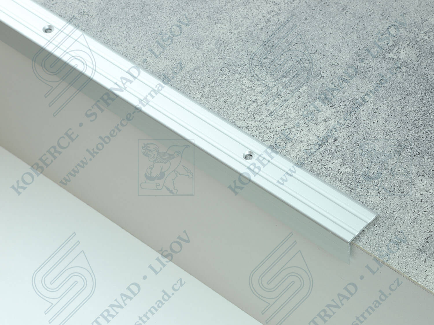 Schodová hrana 24,5x18 mm stříbrná vrtaná