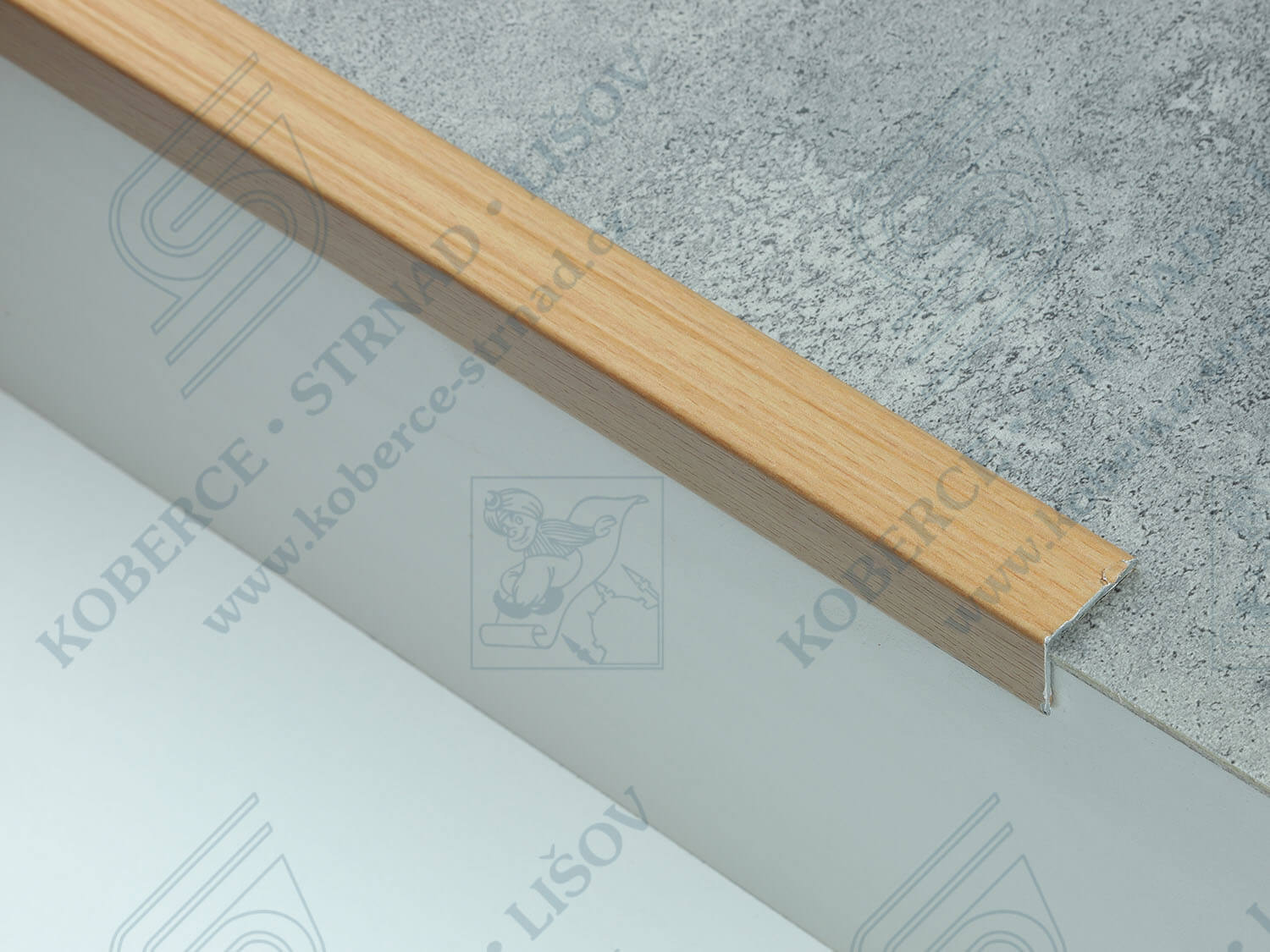 Schodová hrana 24,5x20 mm H20 buk tmavý pařený 21535200-05