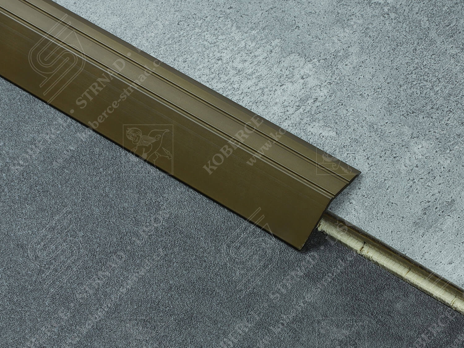 Náběh 12 mm bronz podlahová lišta samolepicí 74017