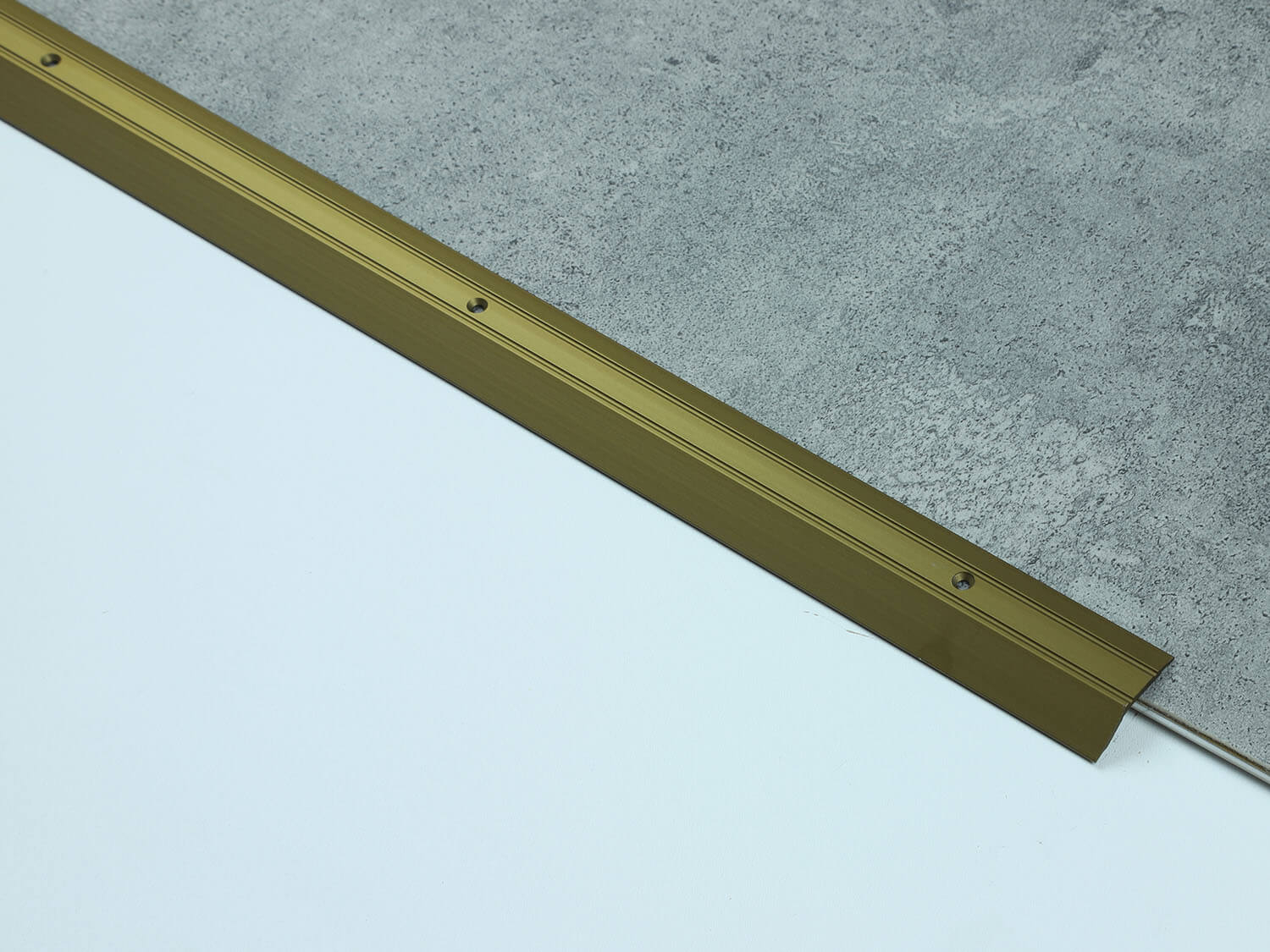 Náběh 8 mm bronz podlahová lišta vrtaná 73927