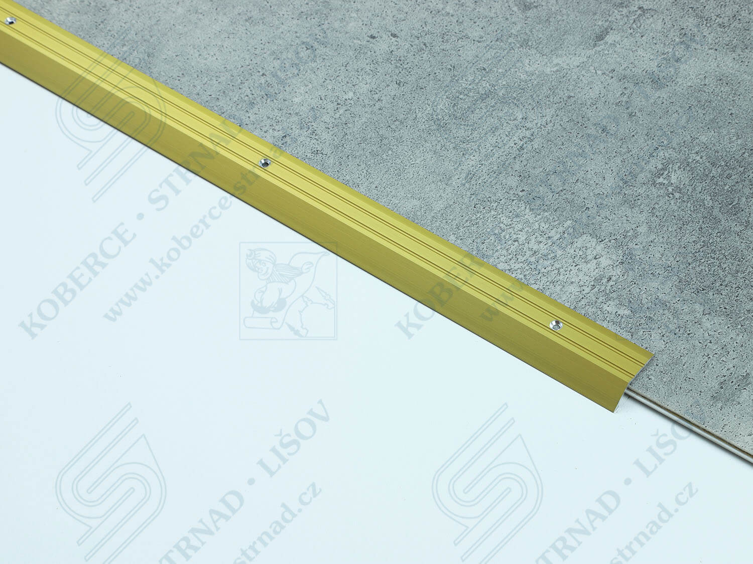 Náběh 8,5 mm zlatá podlahová lišta vrtaná