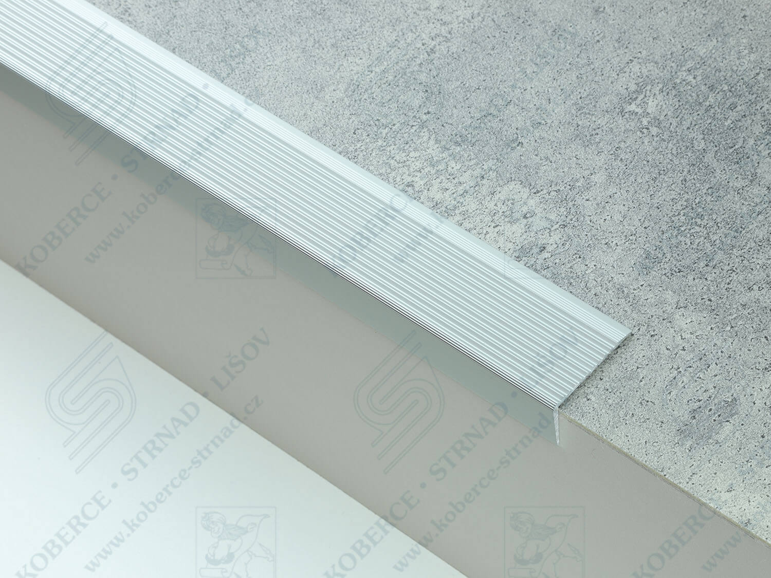 Schodová hrana 40x20 mm stříbrná samolepicí 07112-9, 07132-7