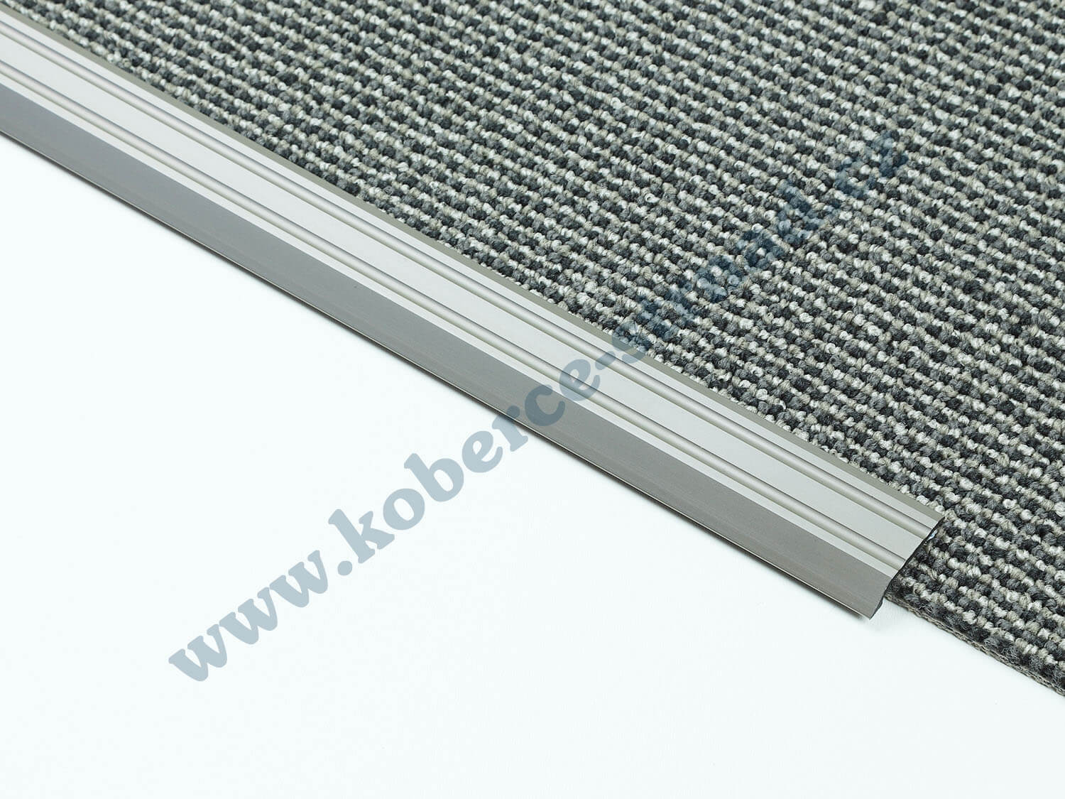 Náběh 4,5 mm inox podlahová lišta samolepicí