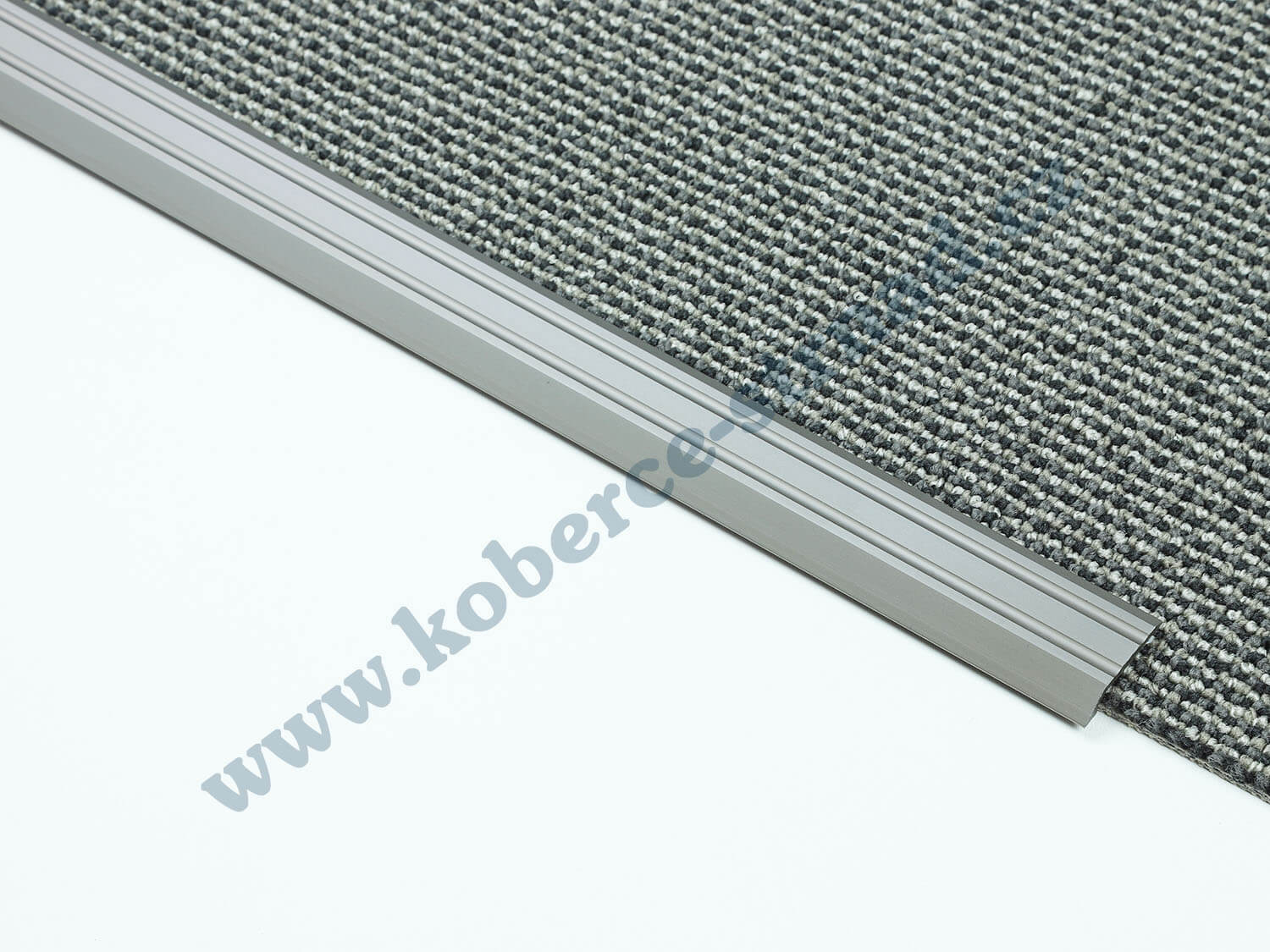 Náběh 4,5 mm inox podlahová lišta samolepicí