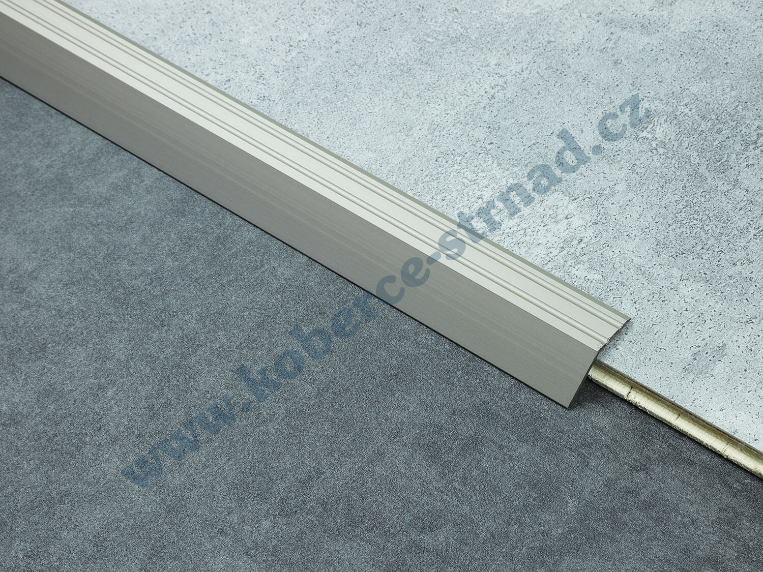 Náběh 14 mm inox podlahová lišta samolepicí