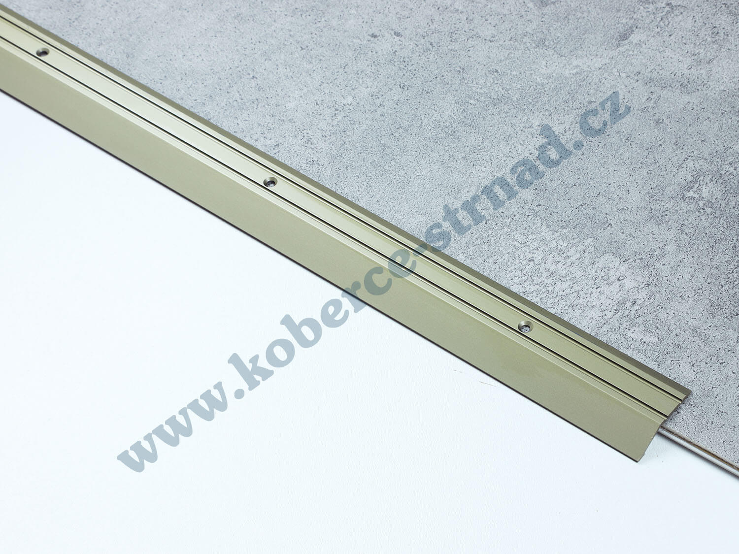 Náběh 8 mm inox podlahová lišta vrtaná