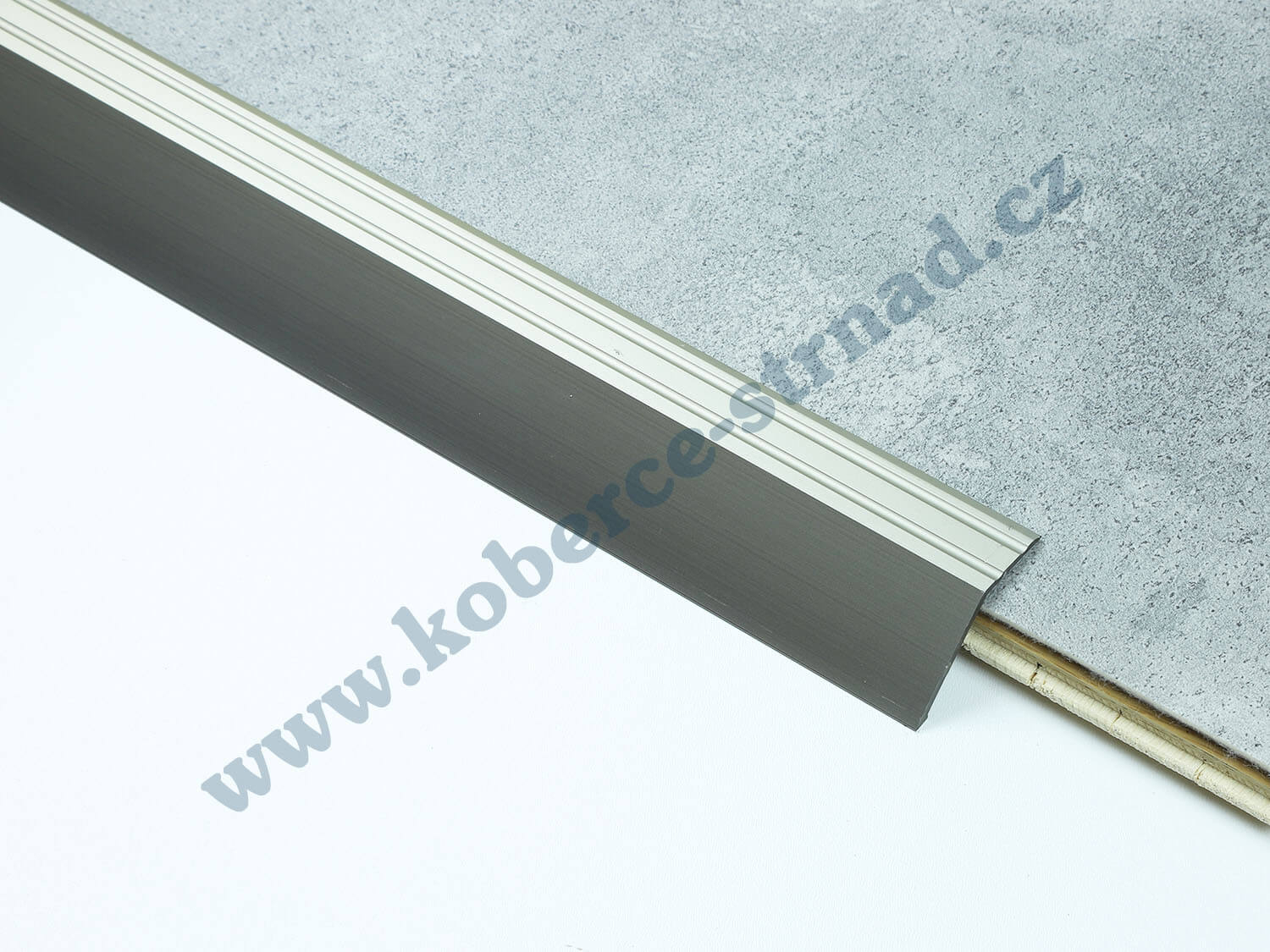 Náběh 22 mm inox podlahová lišta samolepicí