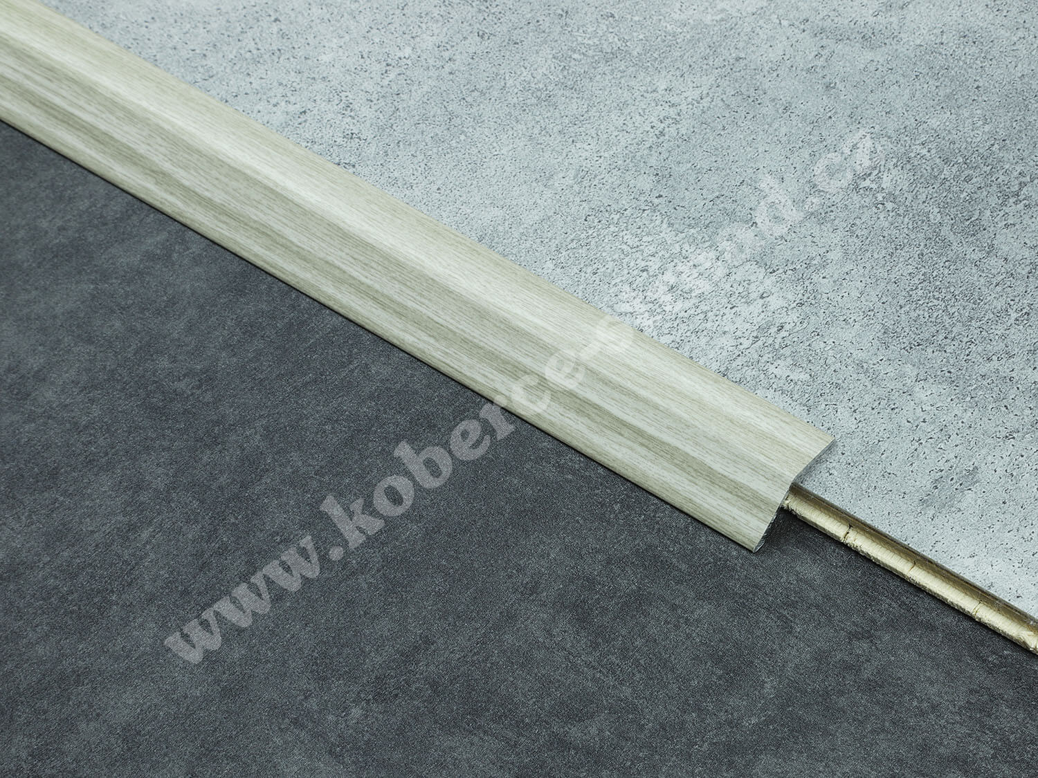 Náběh 14 mm E904 dub arctic přechodová lišta samolepicí 347279042