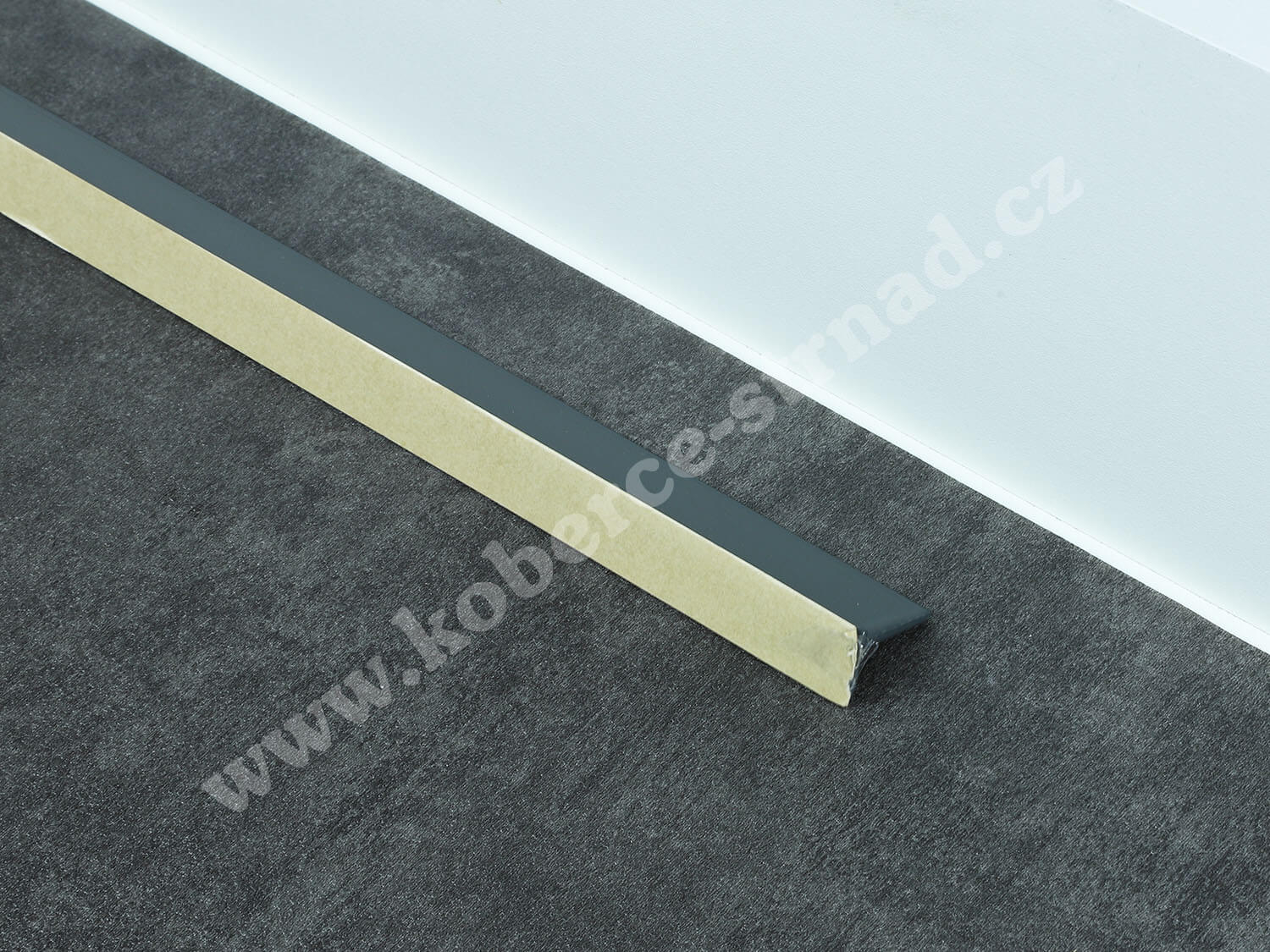 Soklová ALU portálová lišta antracitově šedá Küberit 369