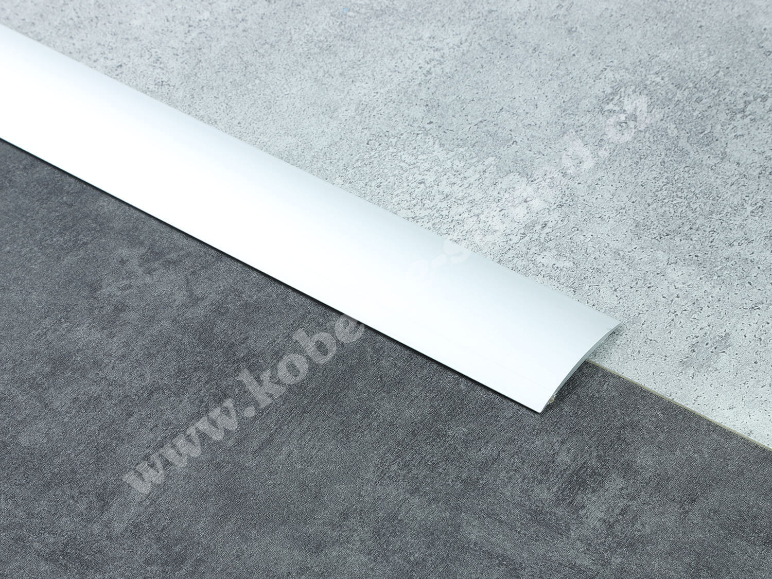 Oblouk 50 mm stříbrná přechodová lišta samolepící