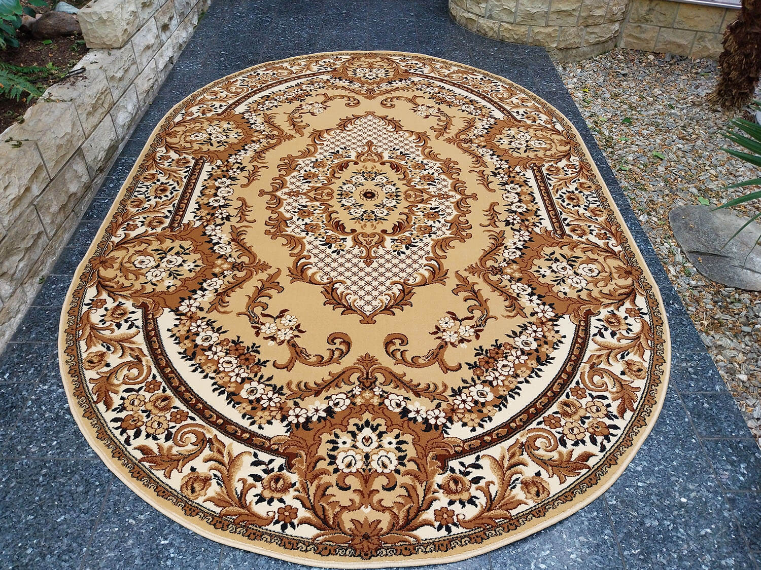 Krolewski béžový ovál