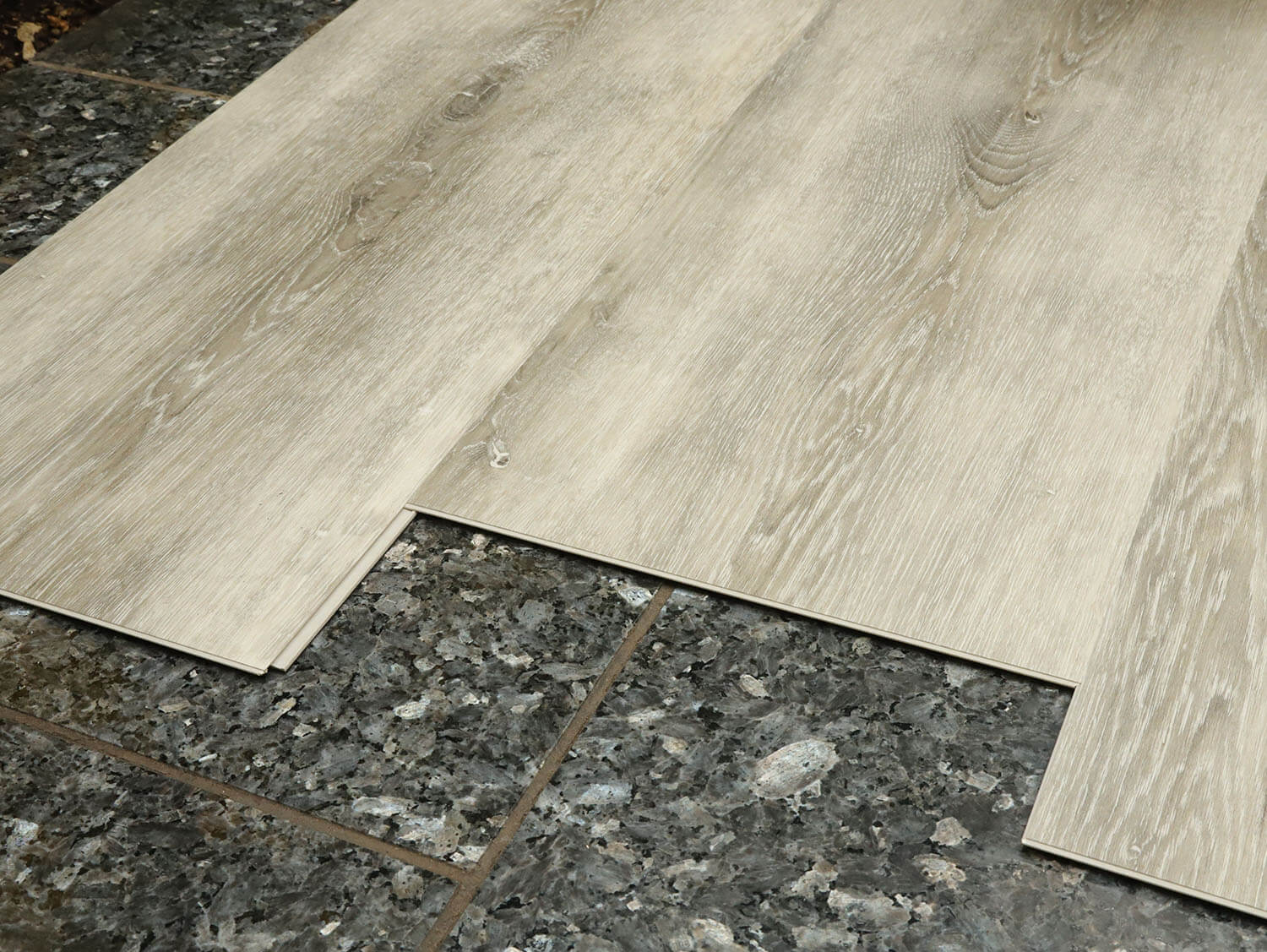 Rigid+ Dub šedý 9311