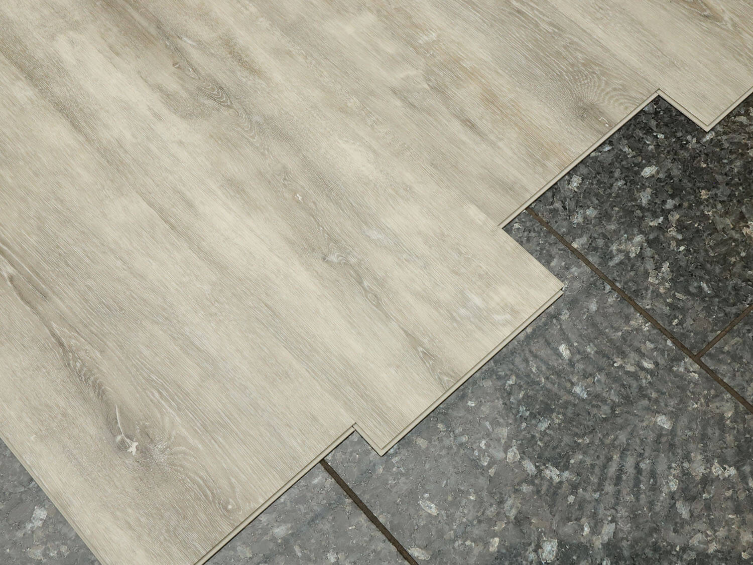 Rigid+ Dub šedý 9311