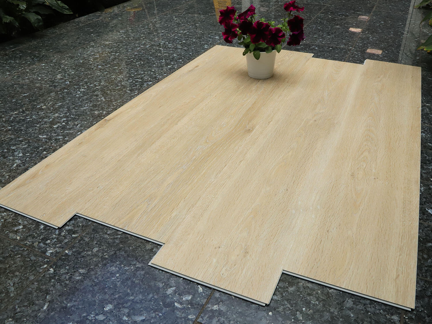 Rigid LVT Dub bělený EIR 9012