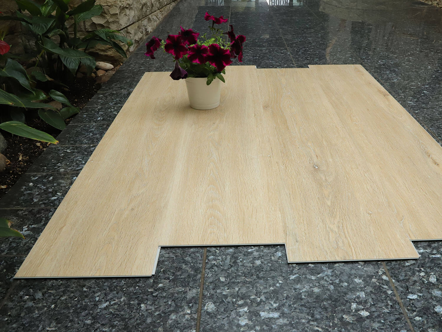 Rigid LVT Dub bělený EIR 9012