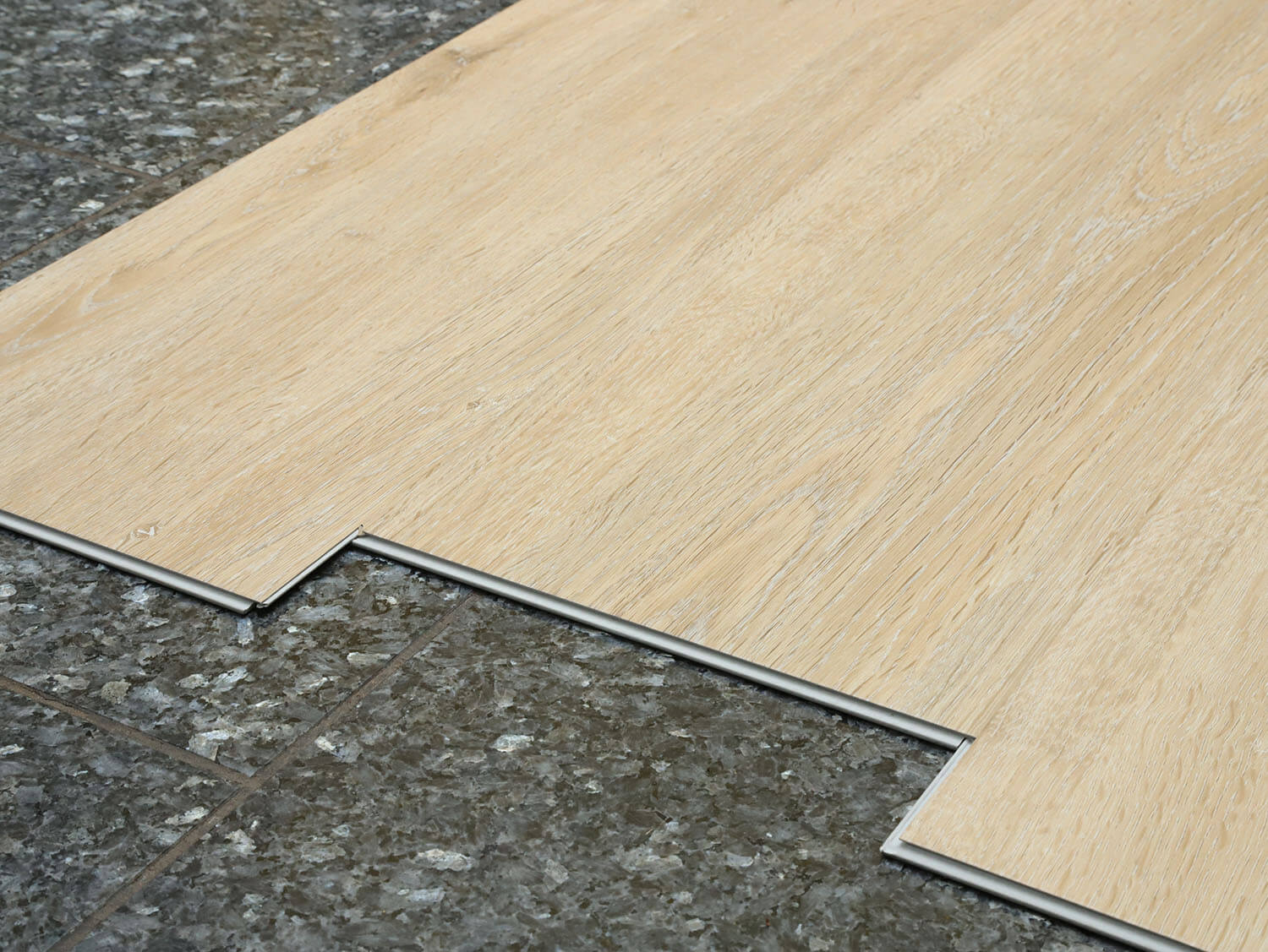 Rigid LVT Dub bělený EIR 9012