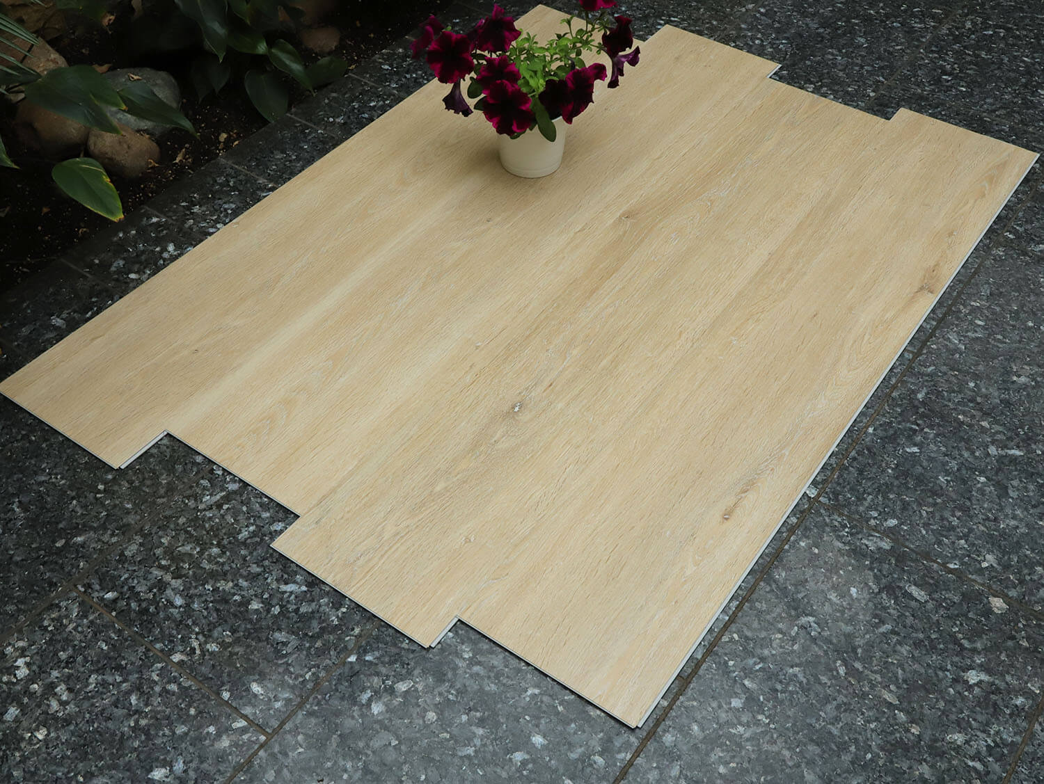 Rigid LVT Dub bělený EIR 9012