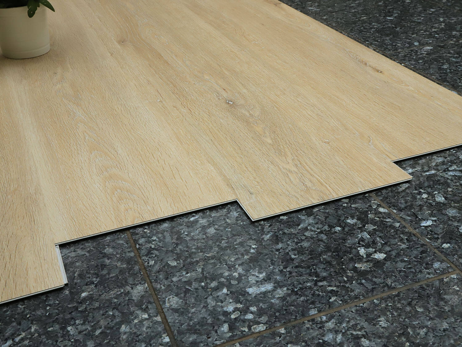 Rigid LVT Dub bělený EIR 9012