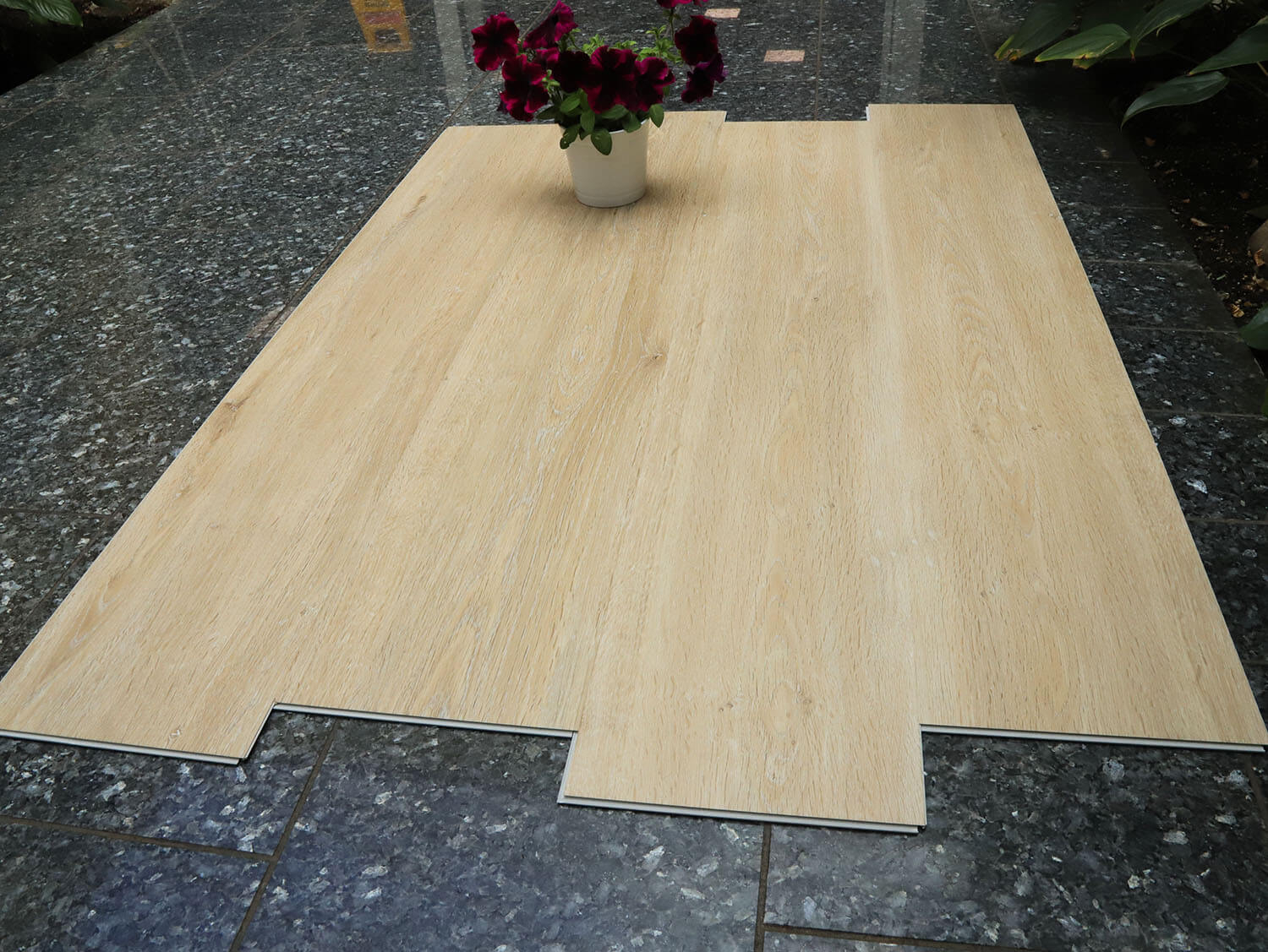 Rigid LVT Dub bělený EIR 9012