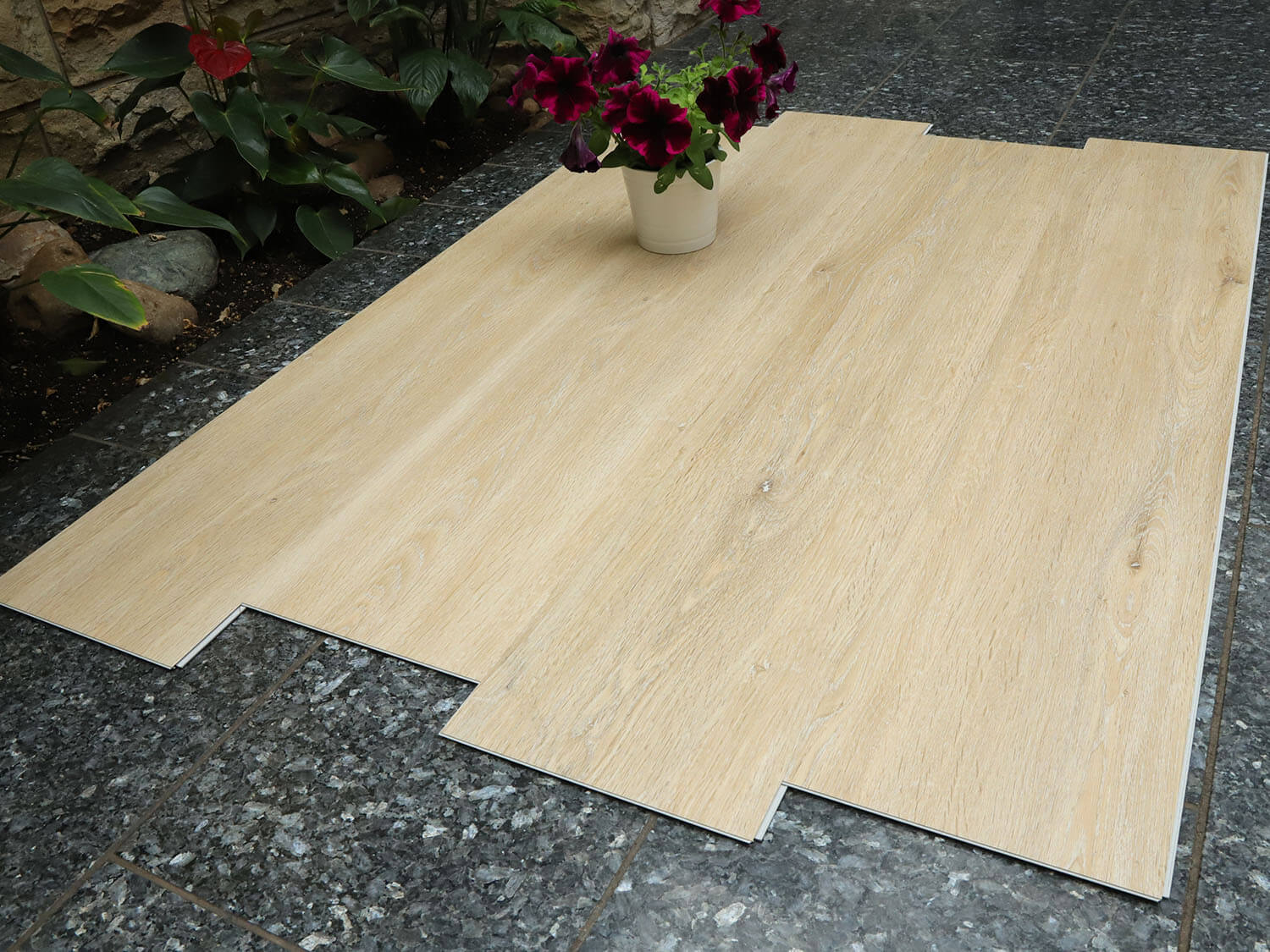 Rigid LVT Dub bělený EIR 9012