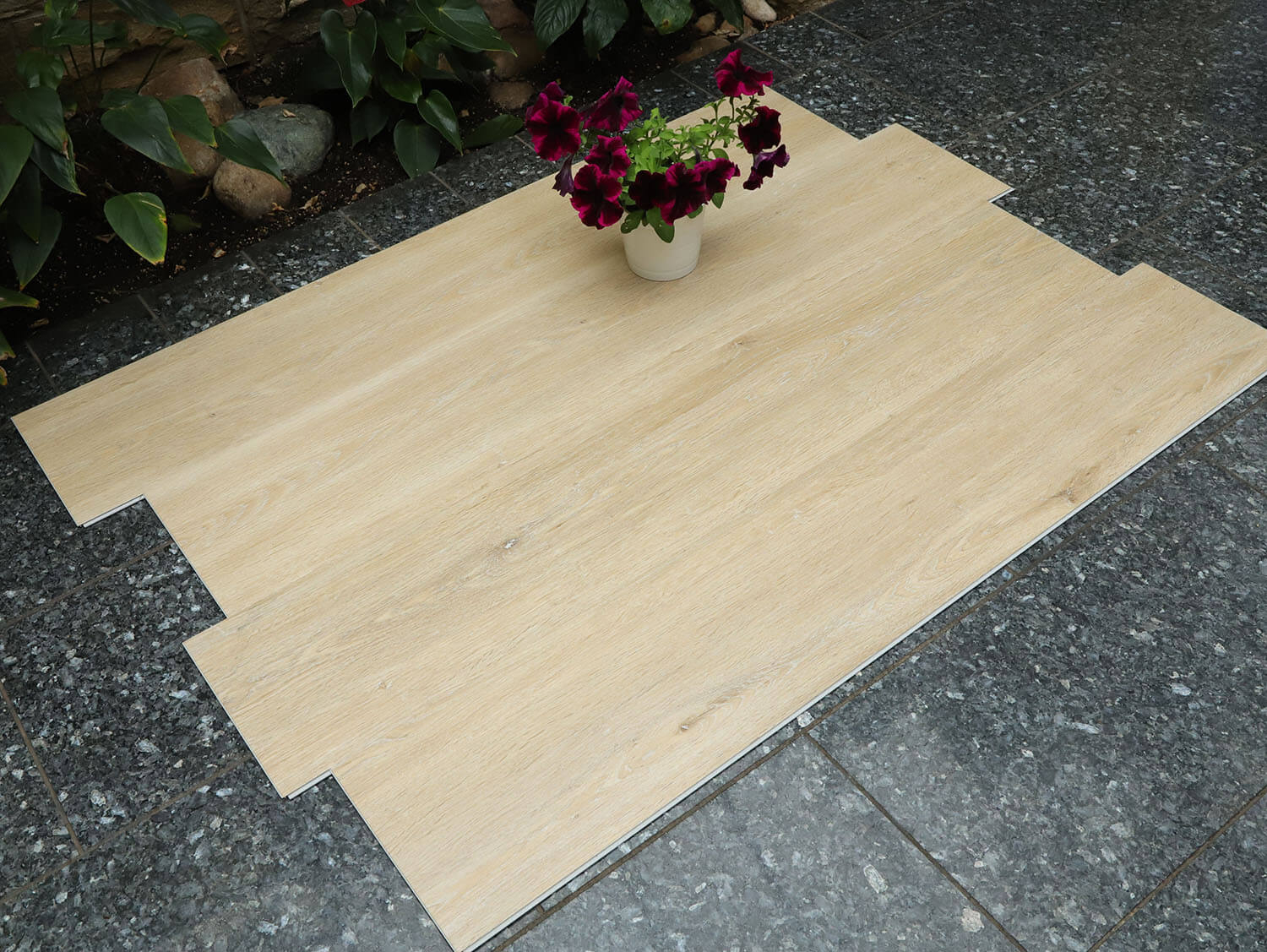 Rigid LVT Dub bělený EIR 9012