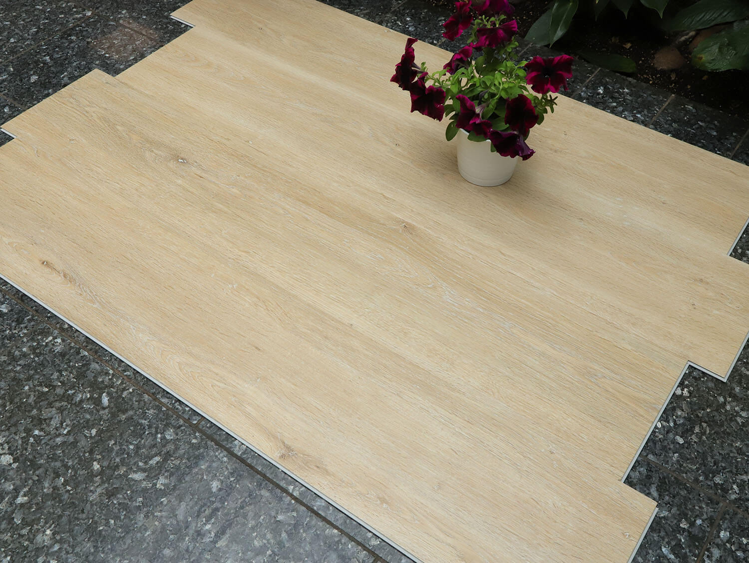 Rigid LVT Dub bělený EIR 9012