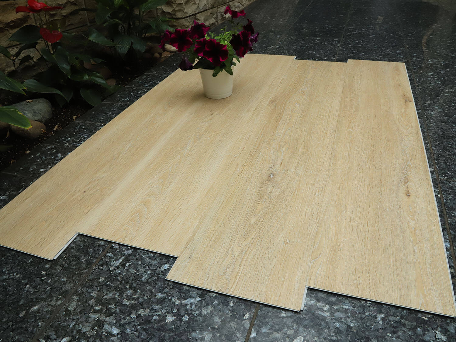 Rigid LVT Dub bělený EIR 9012