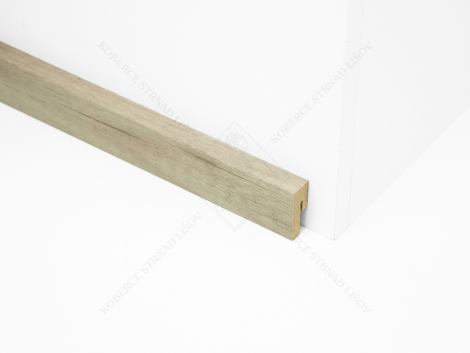 SL3 dub D050 1731398 Parador obvodová lišta